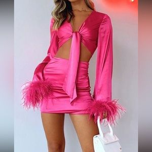 Whitefox hot pink satin feather set
